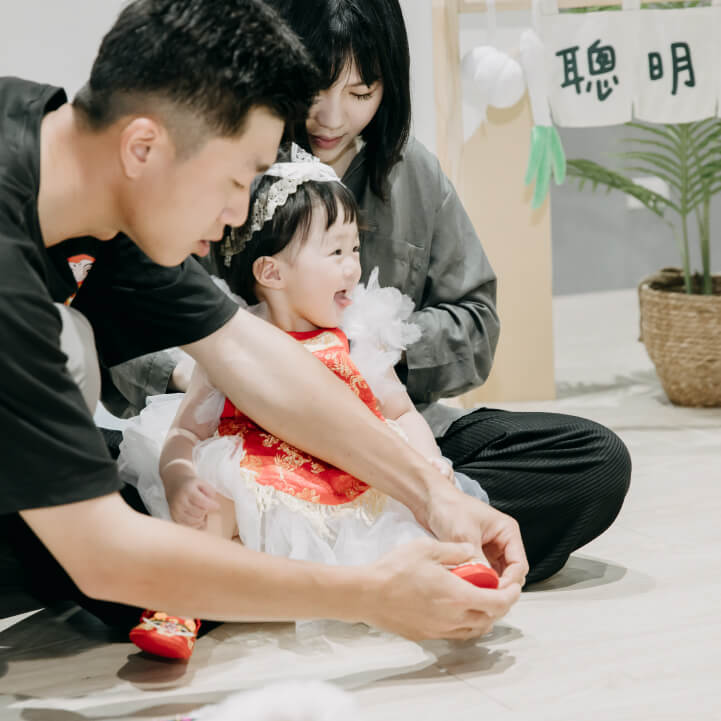 嬰兒抓周照片