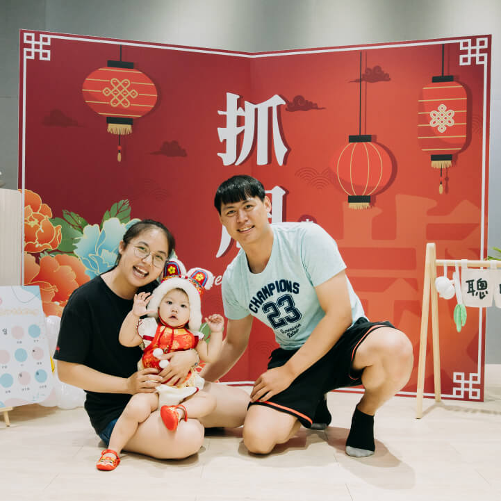 嬰兒抓周照片