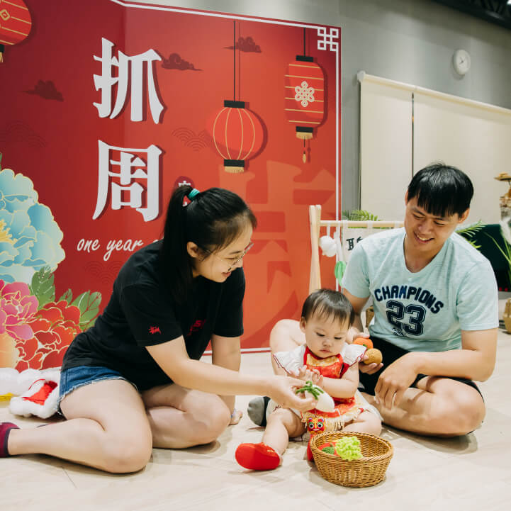 嬰兒抓周照片