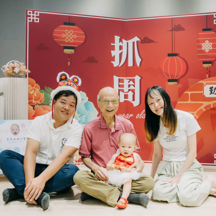 嬰兒抓周照片