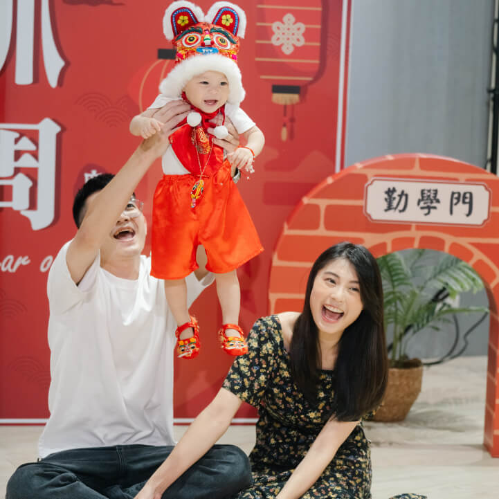 嬰兒抓周照片
