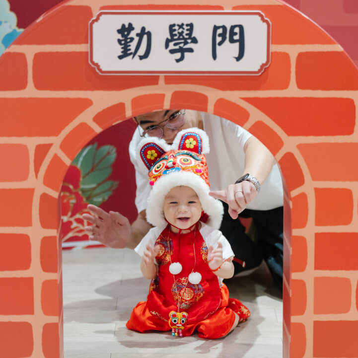 嬰兒抓周照片