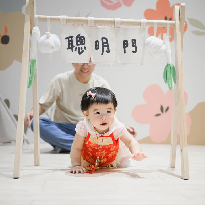 嬰兒抓周照片