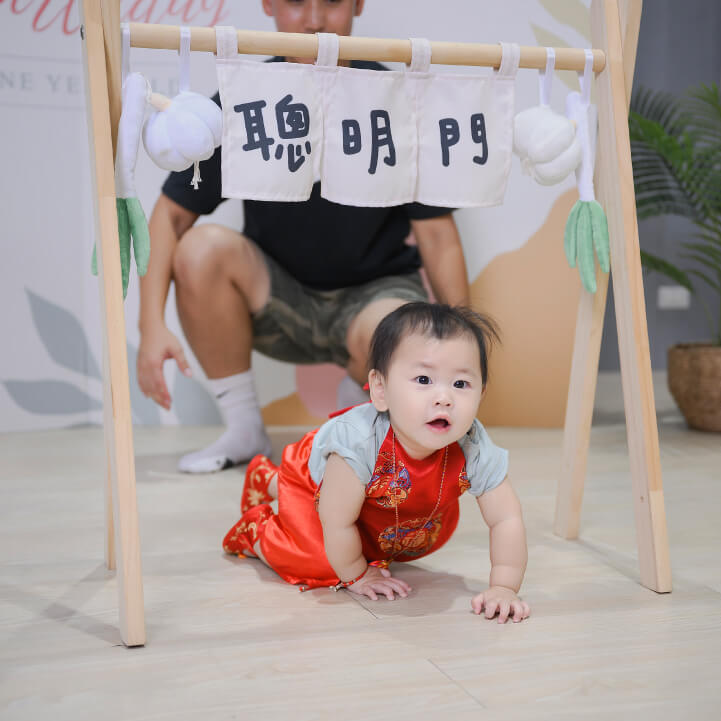 嬰兒抓周照片