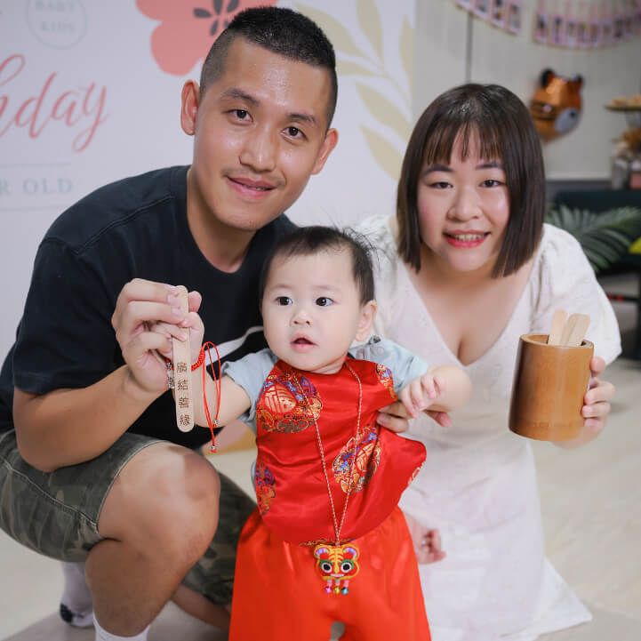 嬰兒抓周照片