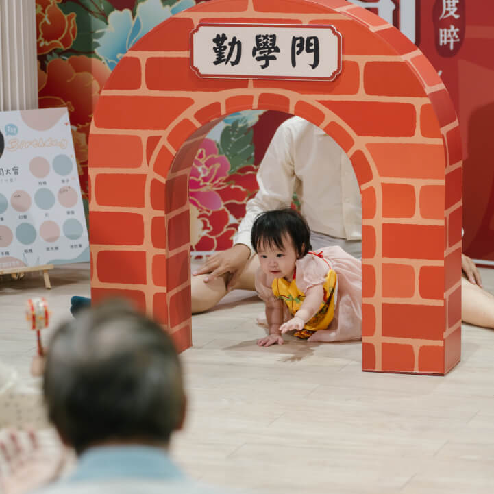 嬰兒抓周照片
