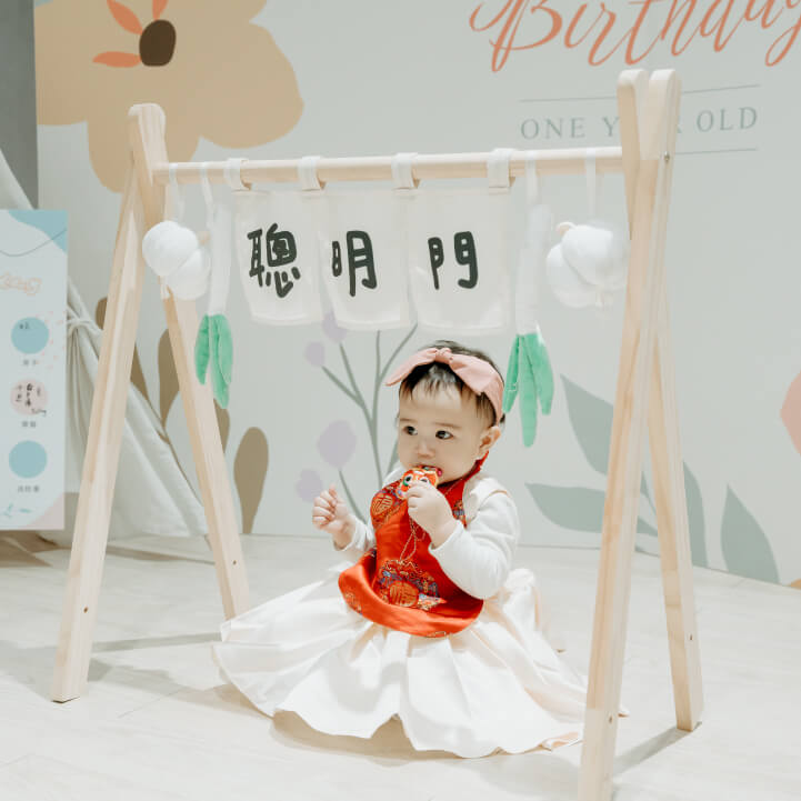 嬰兒抓周照片