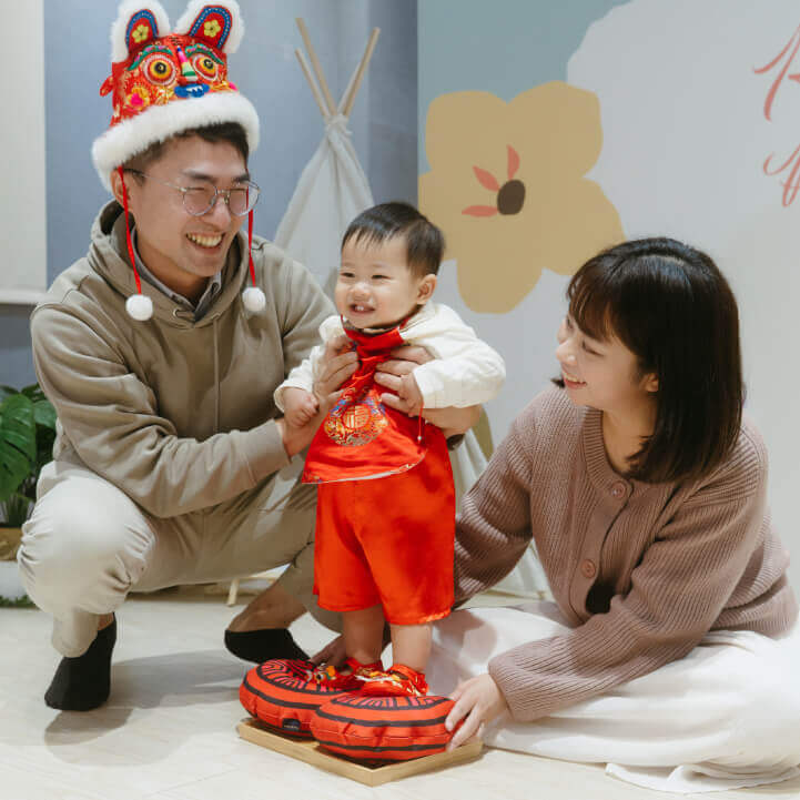 嬰兒抓周照片